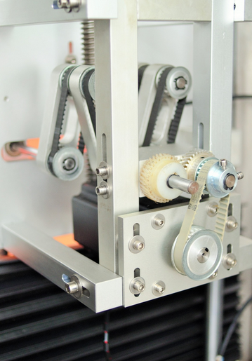 Ĉapo kaj korpa sigelila ŝrumpa manika etikedmaŝino kun du kapoj