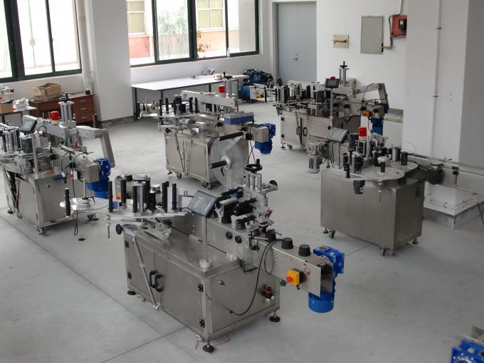 Kvadrata botelo duobla flanko horizontala etikedmaŝino regula aŭ neregula ujo