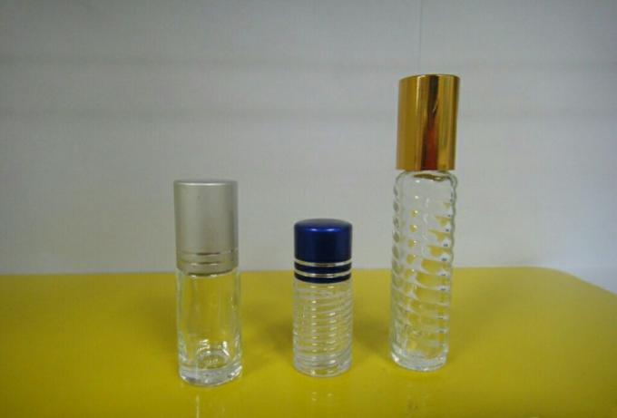 Aŭtomata Malgranda Ronda Botelo Horizontala fiola Etikedmaŝino por memglua glumarko