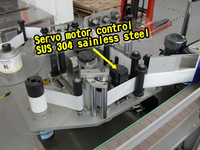 Inteligenta kontrolo Duobla Flanka Botela Etikedmaŝino kun kolektosurfaco