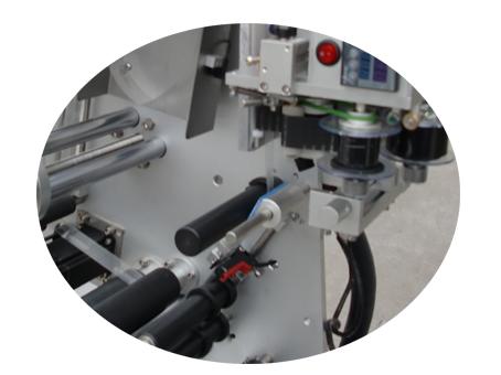 Etikedmaŝino de 10ml Malgranda Botelo Kun Atestilo kun duobla tavolo-etikedo