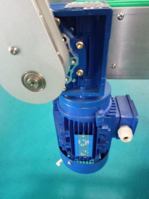 SUS304 Kabineto Du Flankoj Kvadrata Botela Glumarko-Etikedo-Maŝino Kun Personaj Prizorgaj Produktoj