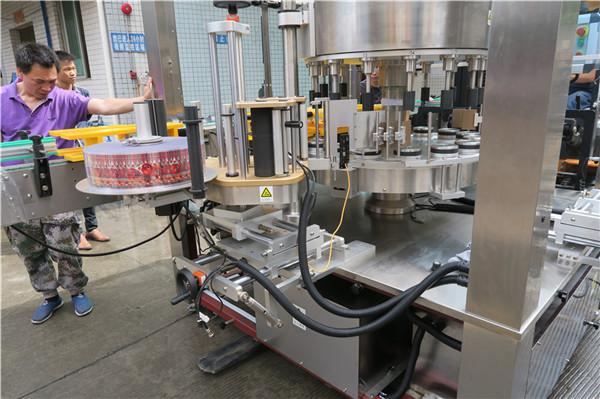 CE Rotacia Glumarka Etiketa Maŝino Ununura Plena Aŭtomata Botelo Flugila