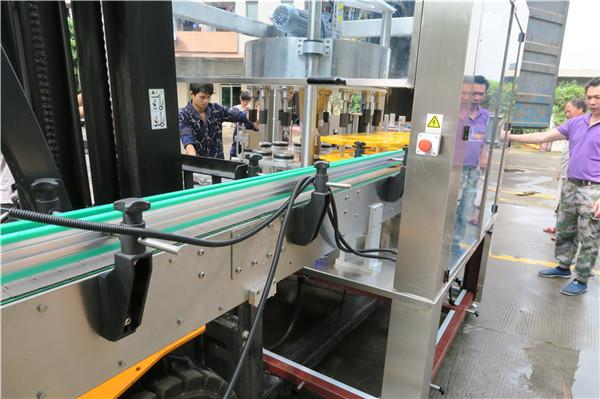 Efika Botelo Rotacia Glumarko-Etikedo-Maŝina Ekipaĵo PLC-tuŝekrano