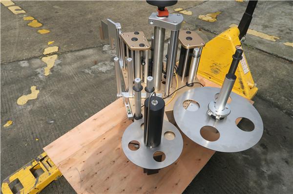 Ronda Botelo Rotacia Etikedo Kun Rotacia Plada Etiketa Maŝina Sistemo