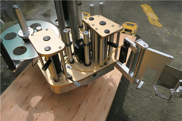 Altrapida Rotacia Glumarka Etikedmaŝino Kun Rotacia Funkcio