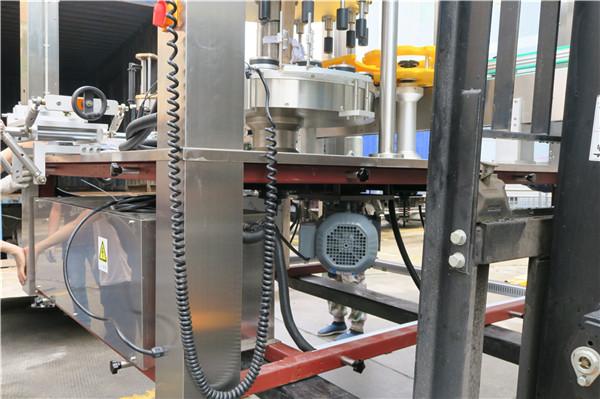 Ronda Botelo Rotacia Glumarko Etikedanta Maŝinan Ekipaĵon Dikeco ≥ 30mm