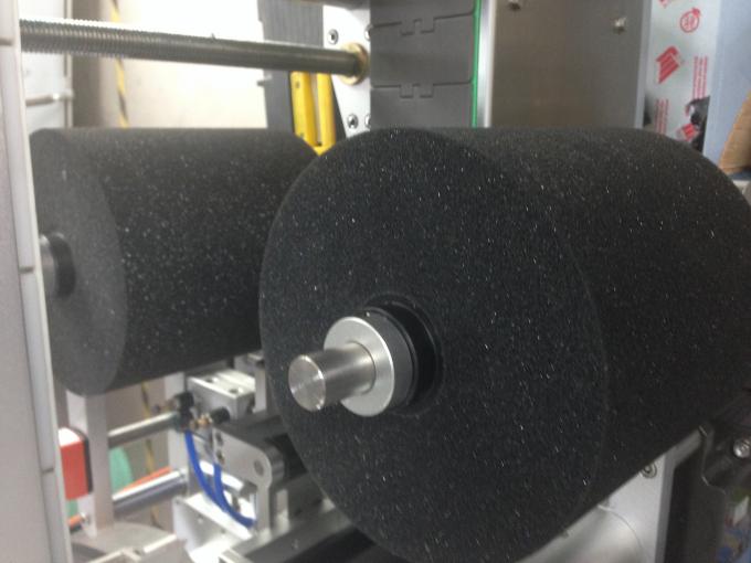 Servilo Motoro Botelo Labeler Maŝino Por Ronda / Plata / Kvadrata Botelo