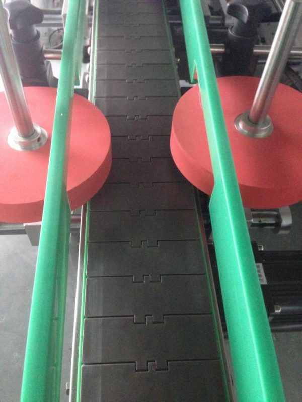 Aŭtomatigita Etikedo-Aplikilo Por Ronda / Kvadrata / Subulforma Botelo