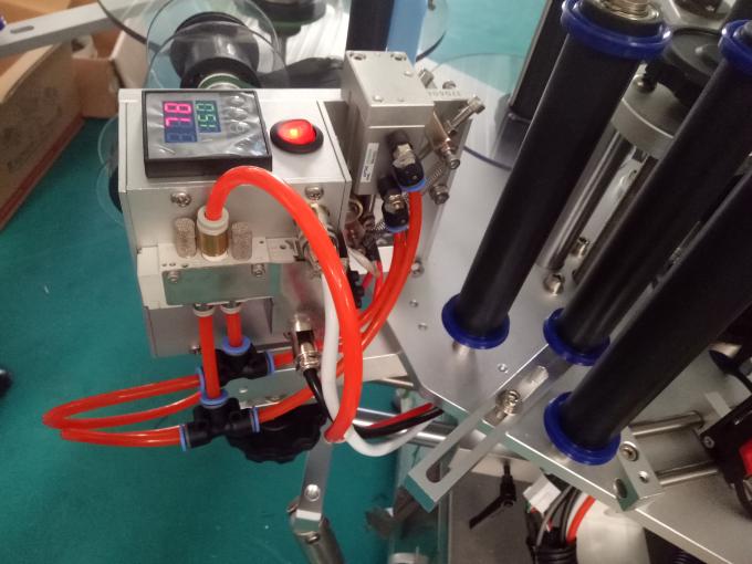 Agordita Tri aŭ Duoble Flanka Glumarko-Etikedo Kun Kodmaŝino