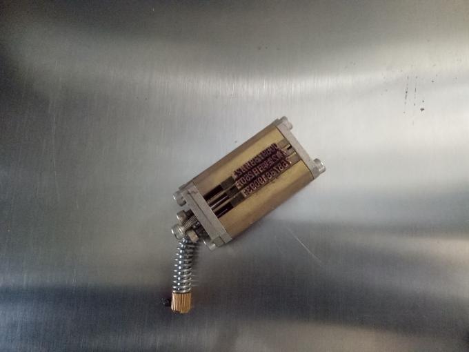 Agordita Tri aŭ Duoble Flanka Glumarko-Etikedo Kun Kodmaŝino