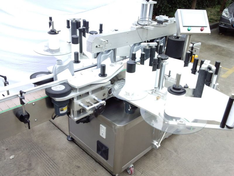 Ĉina CE-Atestilo Aŭtomata Botela Etikedada Ekipaĵo Vitra Botelo Duobla Flanka Glumarko provizanto