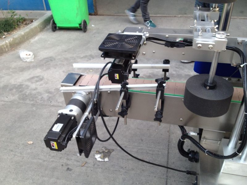 Ĉina Malvarma / Malseka Fandita Glua Etikeda Aplikilo-Maŝino Por Ronda Botelo 50HZ 380V-Elektroprovizanto