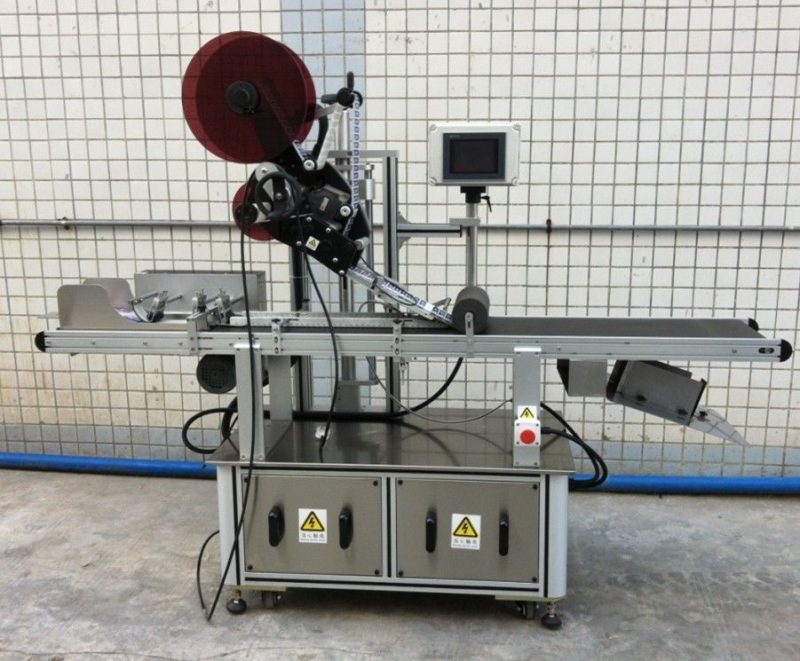 Ĉina Supra Etikeda Maŝino Por Maska / Nedisvastigita Kartono / Paperaj Sakoj, Plata Surfaca Etikedo-Aplikanto provizanto