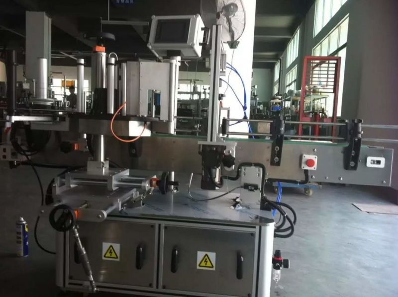 Ĉina Fruktaj / Legomaj Suka Ronda Botela Glumarko-Etikedmaŝino Por Trinkaĵa Industrio provizanto